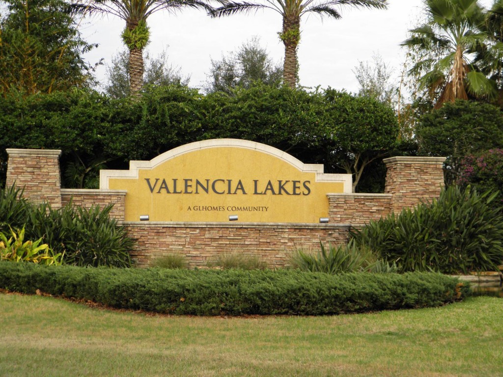 Valencia Lakes Entrance